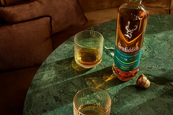 Glenfiddich Unveils 16-Year Limited Edition Whiskey with Aston Martin F1