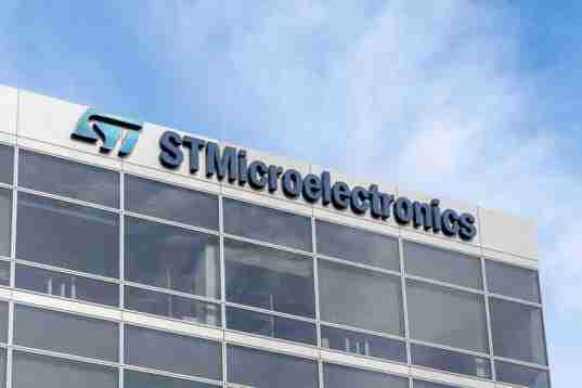 STMicroelectronics Invests $60M in Tours, France for Advanced PLP Technology